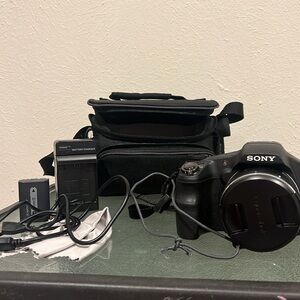 Sony Cyber-Shot DSC-HX200V 18.2 MP